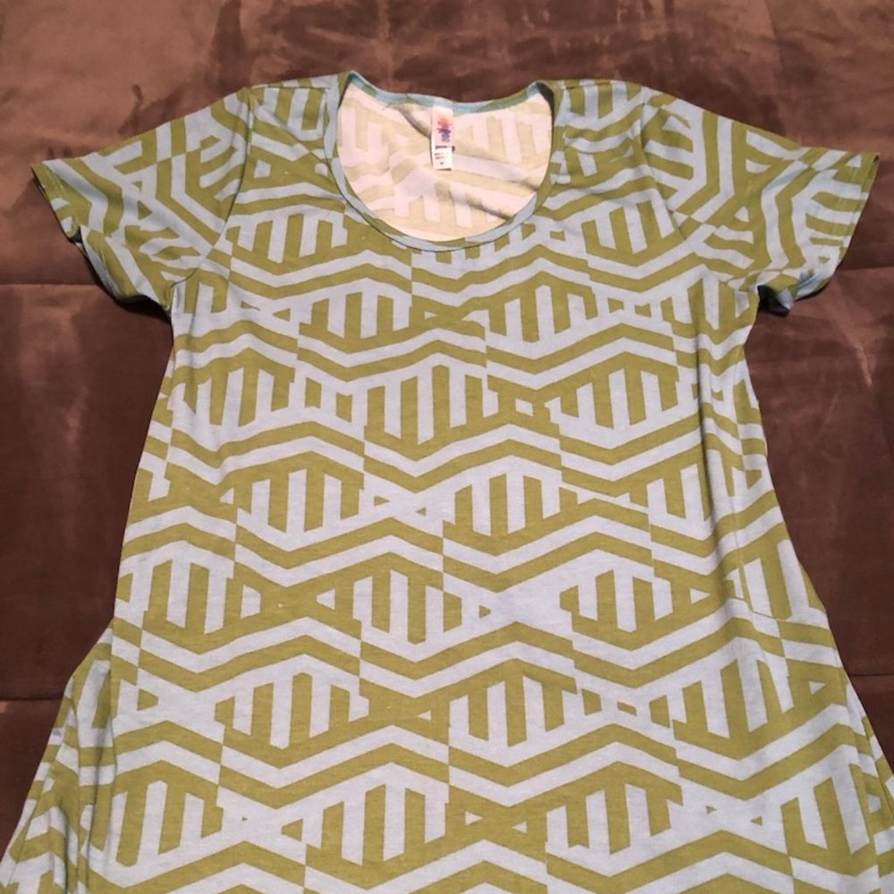 Lularoe Classic T in Size M